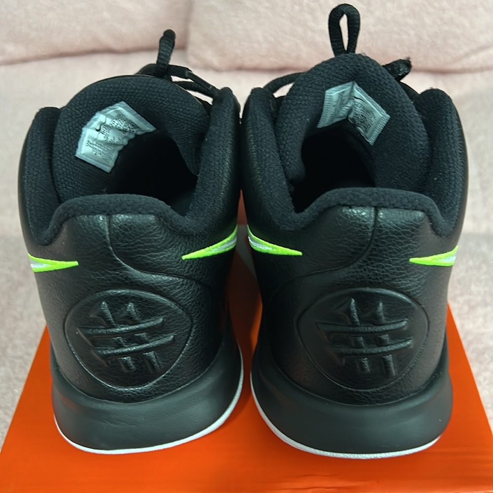 Nike Kyrie Flytrap 3 - Black & White Sneakers - GS 7Y - Picture 5 of 11